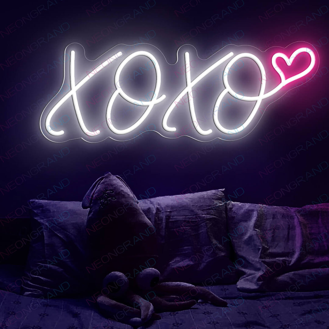 Lovely Bright White XOXO Hugs, Kisses & store Love LED Night Light Wall Decoration